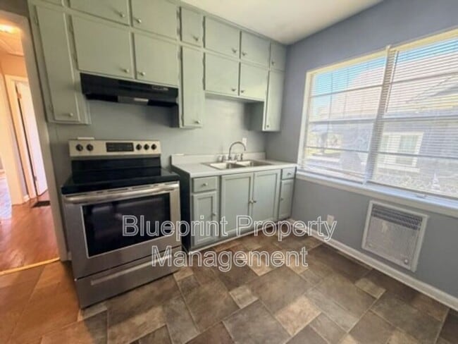 Photo - 737 47th St N