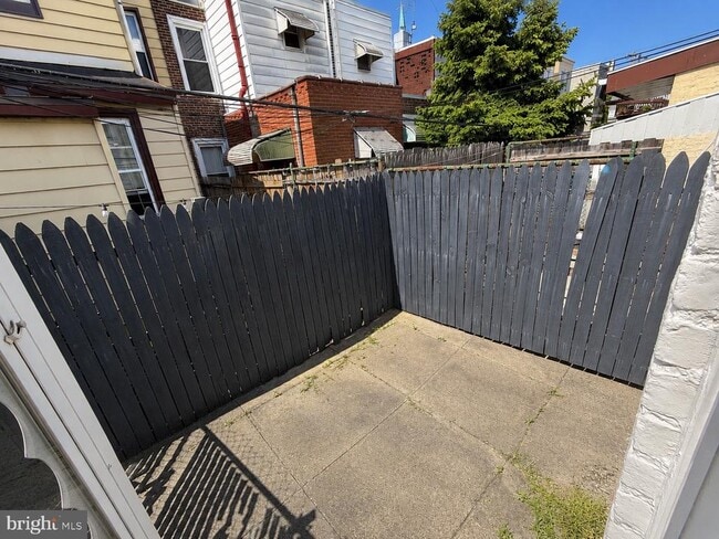 Photo - 3180 Tilton St
