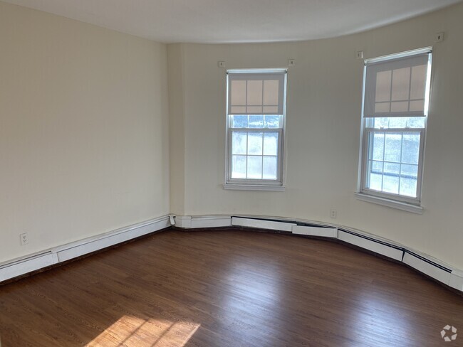 Building Photo - 46 S Huntington Ave Unit 4 Rental