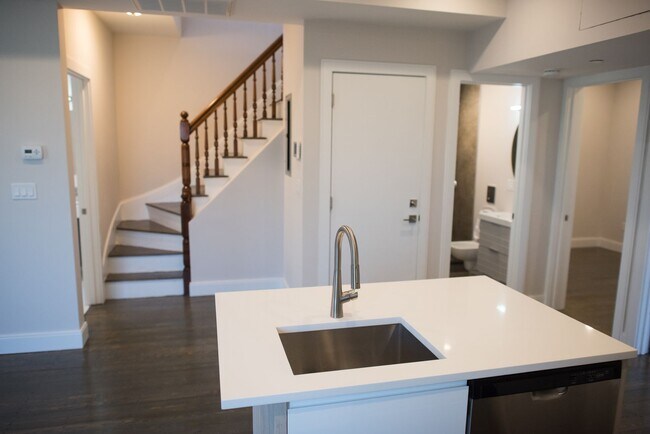 14 Sumner St Unit 3