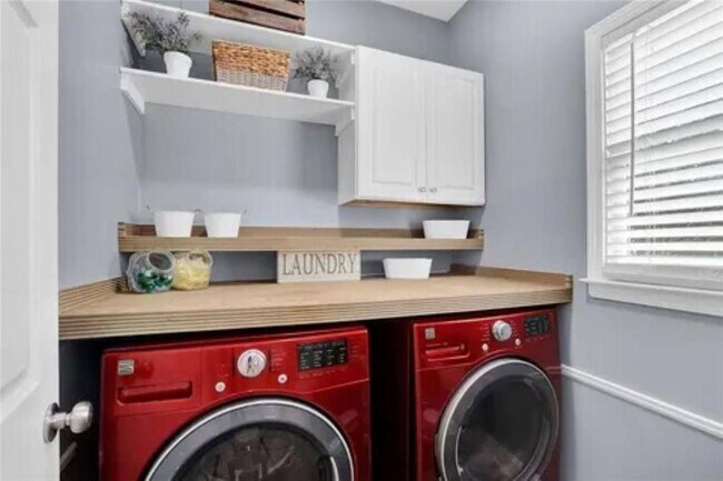 Photo - 828 Windsor Oak Cir