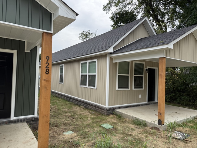 Photo - 928 S Elm St