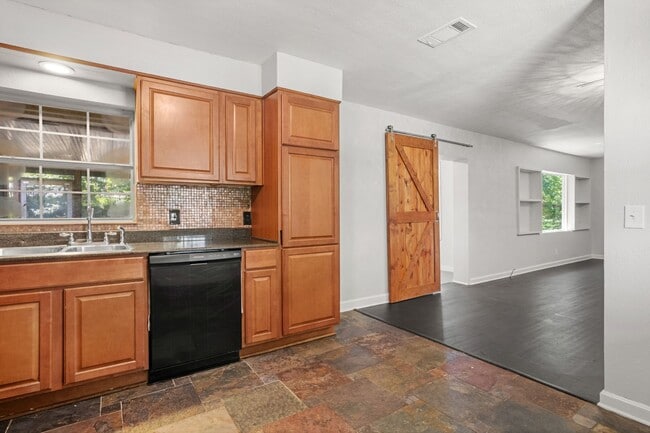 207 Tonawanda Dr