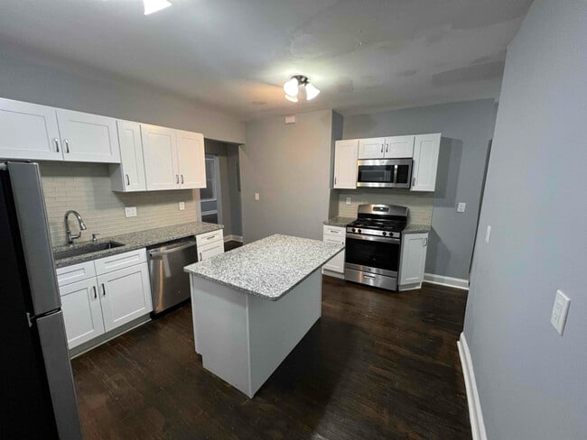 Building Photo - 267 Sargeant St