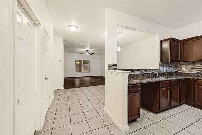 Photo - 8843 Leclaire Meadow Dr