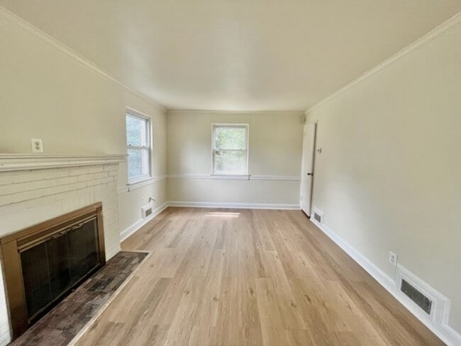 Photo - 2702 Byron St