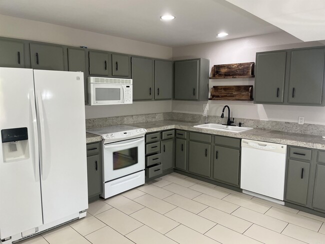 Photo - 68 White Oak Ln