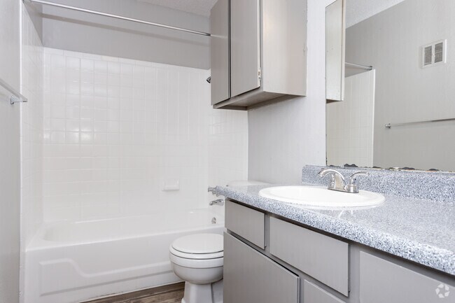 2BR,2BA-1096SF