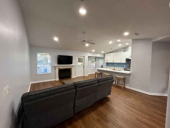 Photo - 331 Brady Way