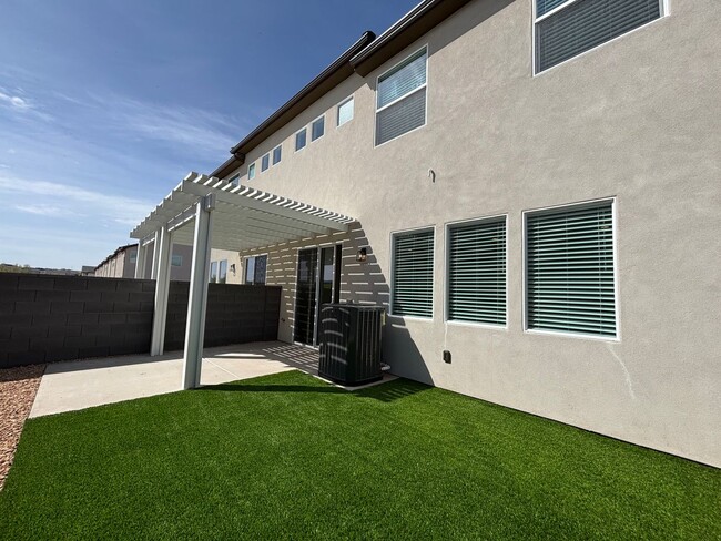 Photo - 1073 S 4380 W
