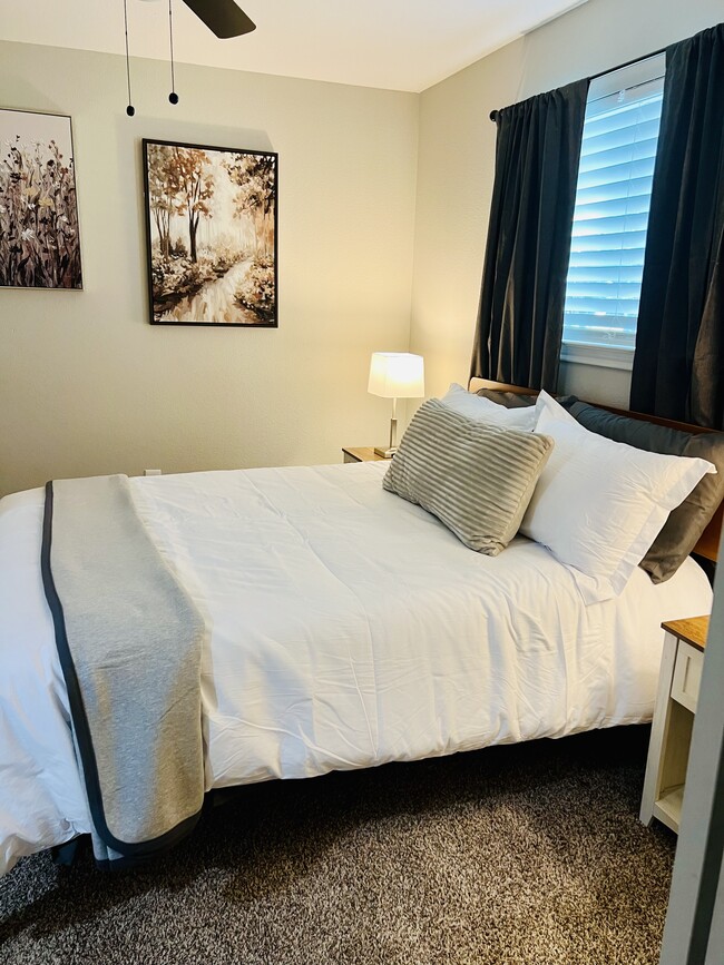 Pearl at Oyster Creek Apartments
