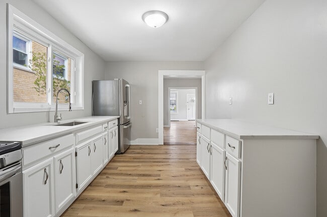 Photo - 906 State St