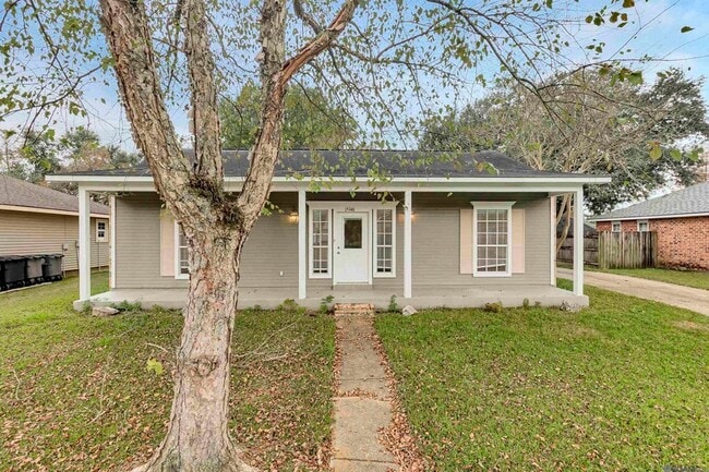 Building Photo - 15146 Cocodrie Ave