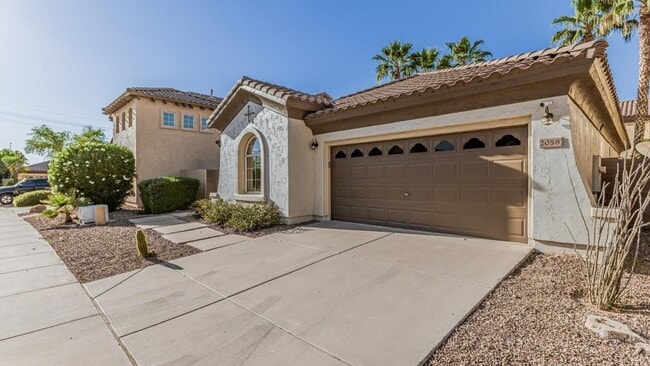 Building Photo - 2058 E Flint St