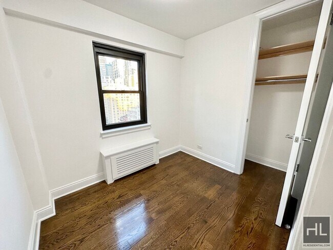 Photo - EAST 35 STREET Unidad 12DE