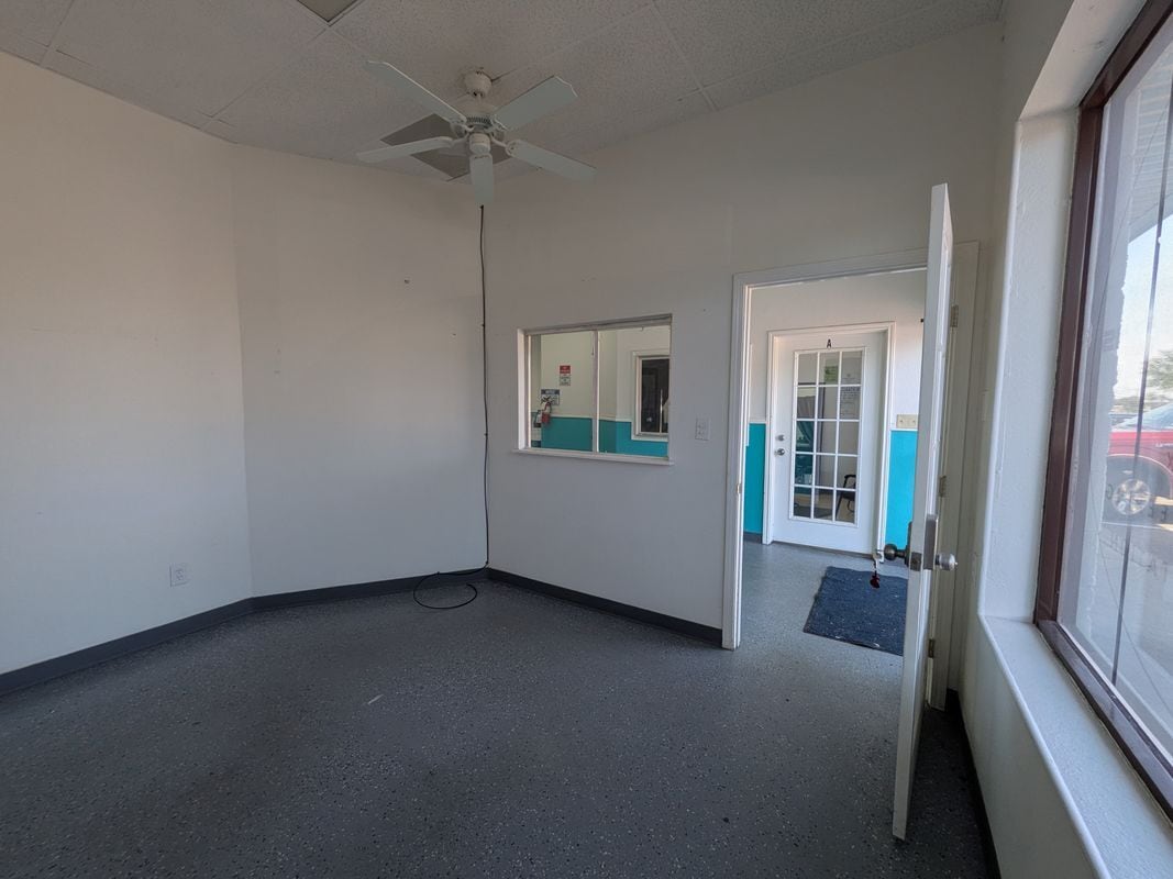 Photo - 809 N Ware Rd