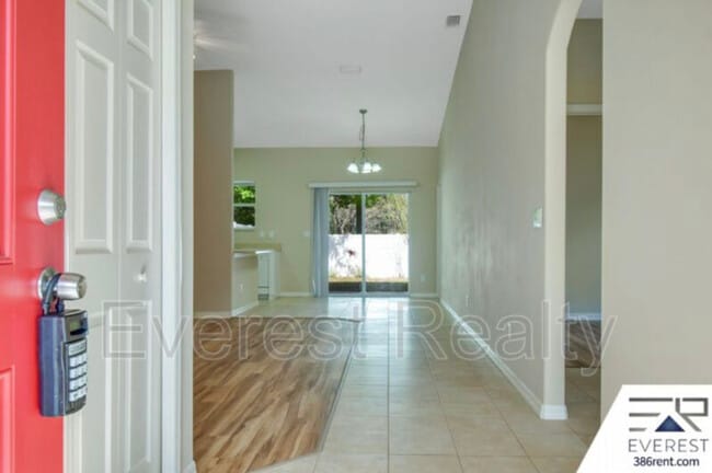 Photo - 27 Raintree Pl