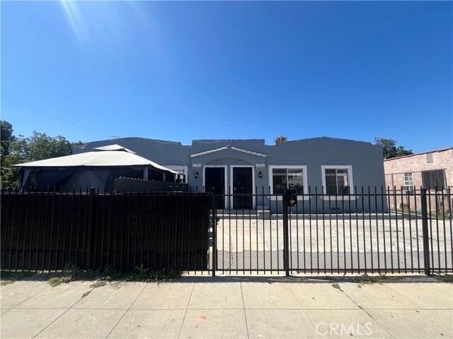 Building Photo - 1702 W 60th St Rental