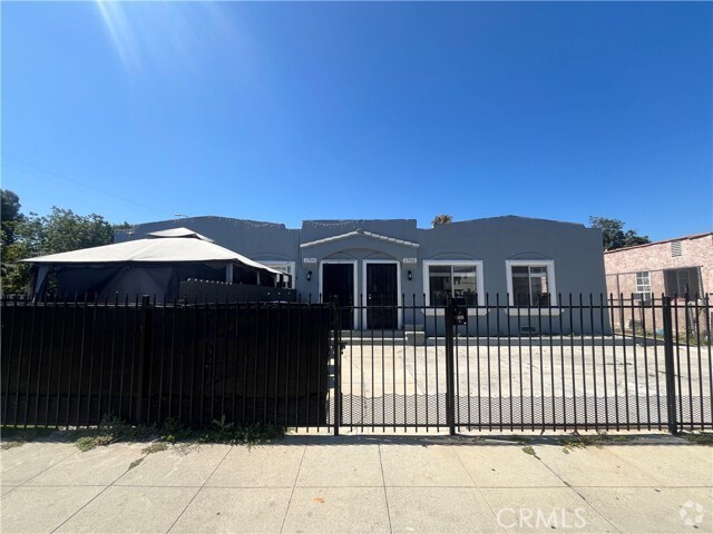 Building Photo - 1702 W 60th St Rental