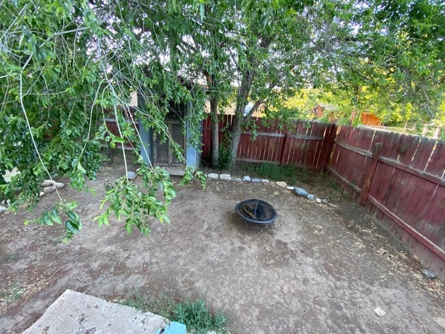 Photo - Three Bedroom, One Bathroom House with Fen...