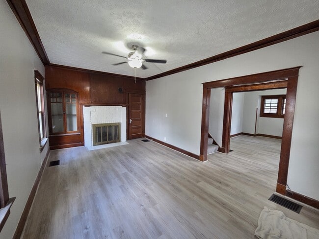 Building Photo - 196 N F St Rental
