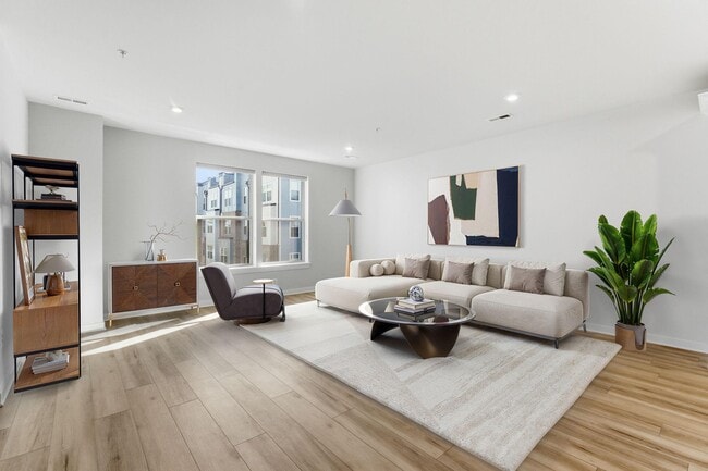 Photo - 2136 Glacier Rd