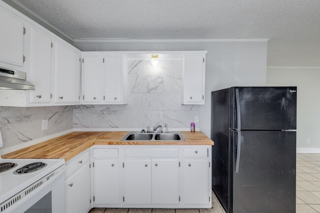 Photo - Savoy apartments Unit 4