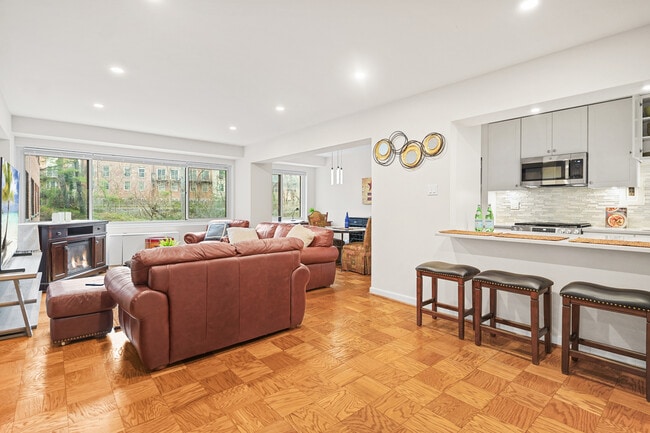 Photo - 4201 Cathedral Ave NW Unit 503W