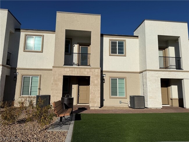 Photo - 5752 CRENELLATED St