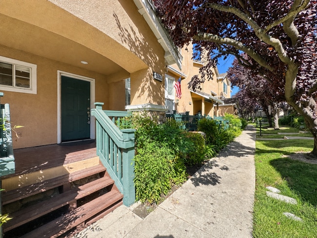 Photo - 5000 Starling St