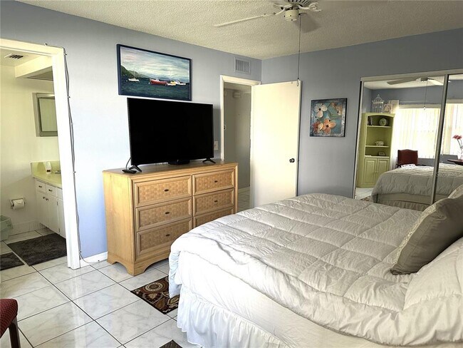 Photo - 4700 Cove Cir Unit 102