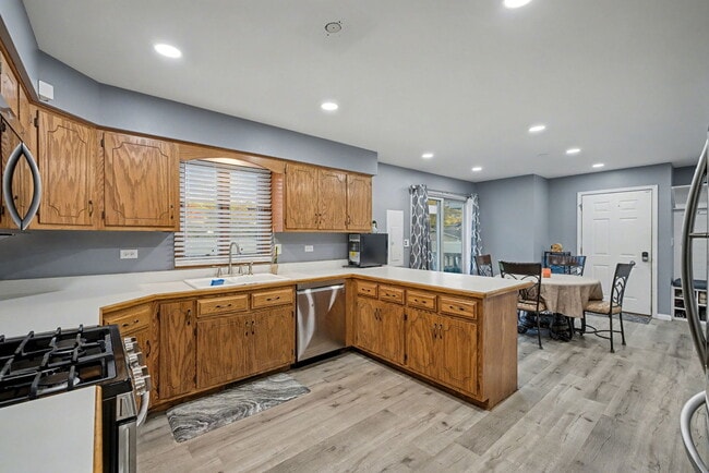 Photo - 2208 Root St