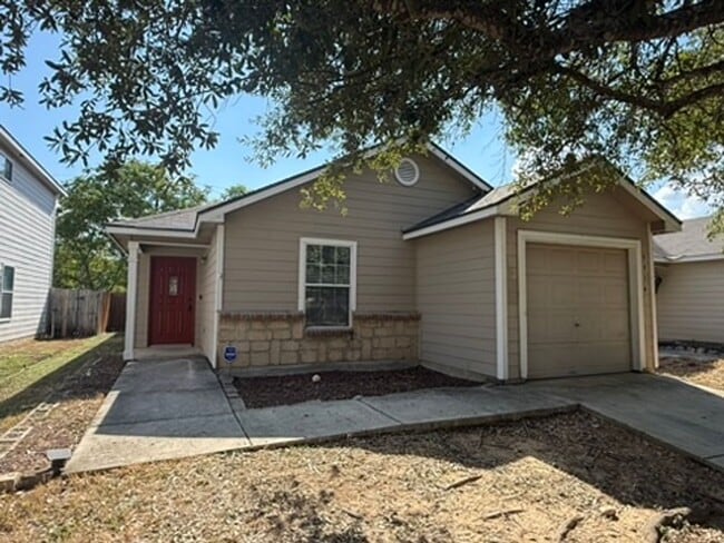 Cozy and conveniently located home ready f... - Cozy and conveniently located home ready f...