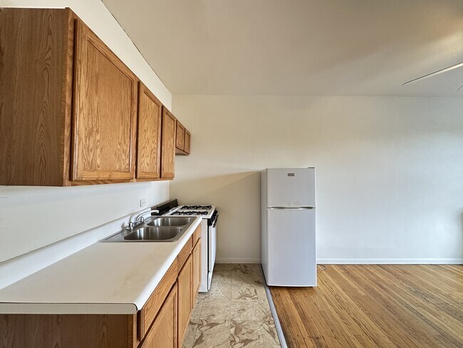 Photo - 1034 W George St Unit 302