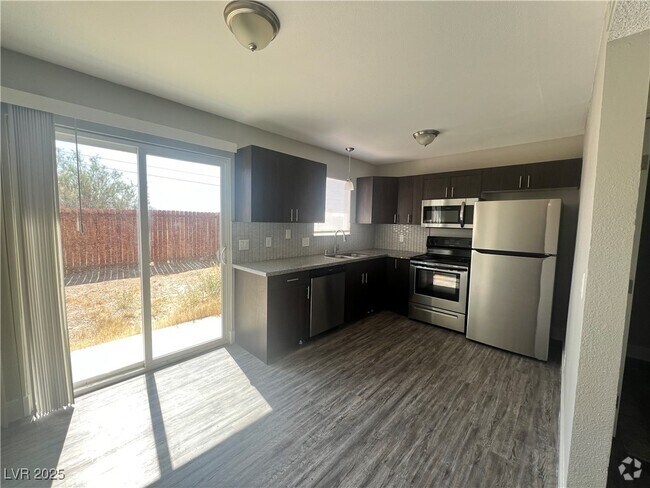 Building Photo - 2031 Sycamore Ave Rental