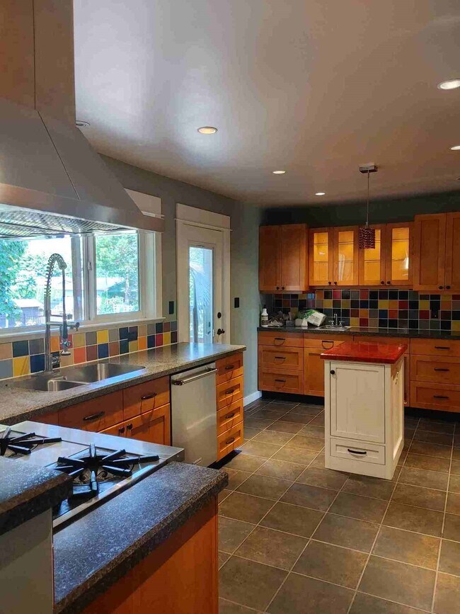 Photo - 9645 Carleton St