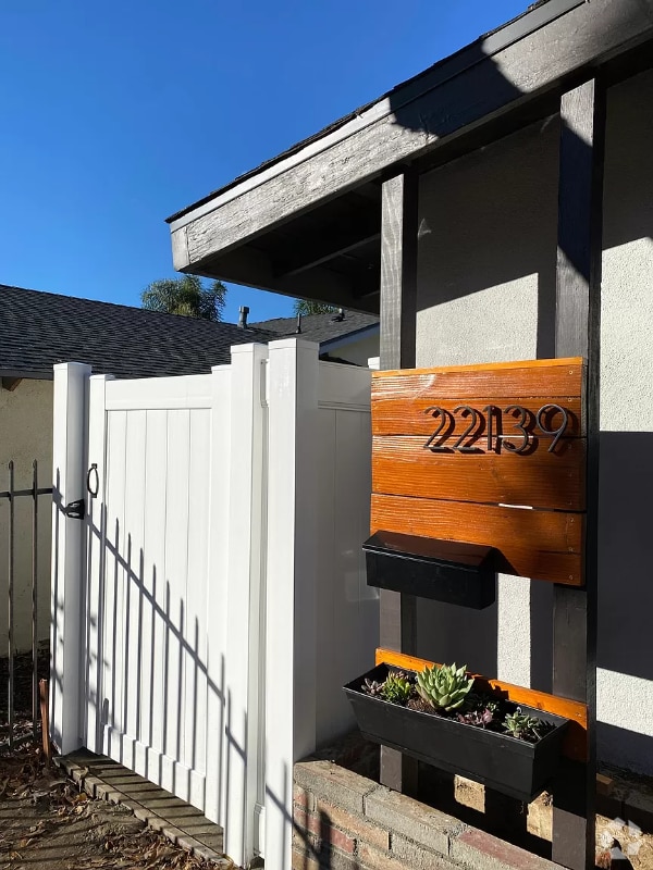 Building Photo - 22139 Strathern St Rental