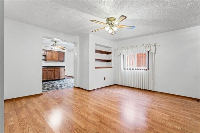 Photo - 4914 Cypress St