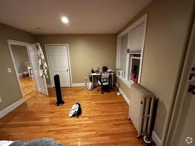 Building Photo - 3 bedroom in Brookline MA 02446 Unit 2 Rental