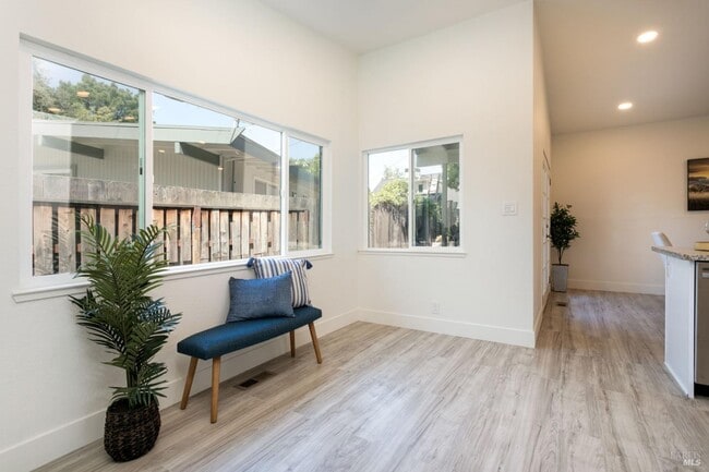 Photo - 142 Anita Ct