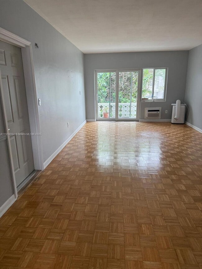 Building Photo - 9281 W Bay Harbor Dr Unit 10