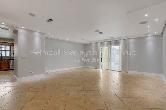 Photo - 283 N Ranger Blvd