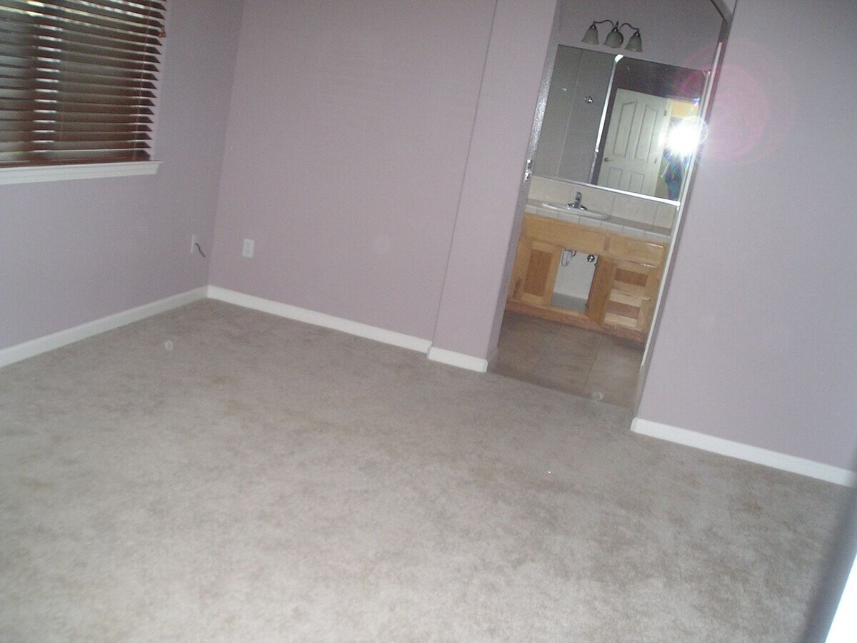 Photo - 143 Mandalay Ct