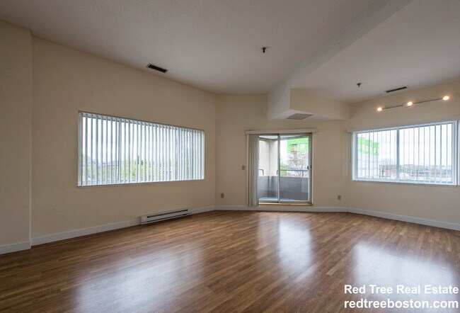 Photo - 1079 Commonwealth Ave Unidad 447