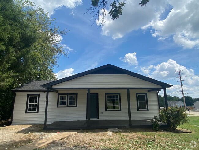 Building Photo - Completely Renovated 4 Bedrooms / Covered ... Rental