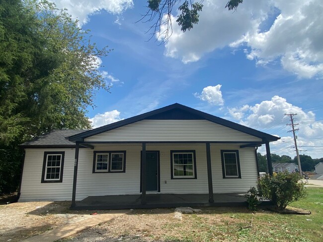 Completely Renovated 4 Bedrooms / Covered ... - Completely Renovated 4 Bedrooms / Covered ... House