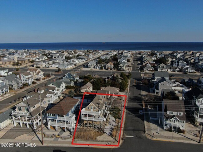 Photo - 300 N Bayview Ave