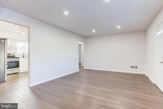 Photo - 187 Scott Dr