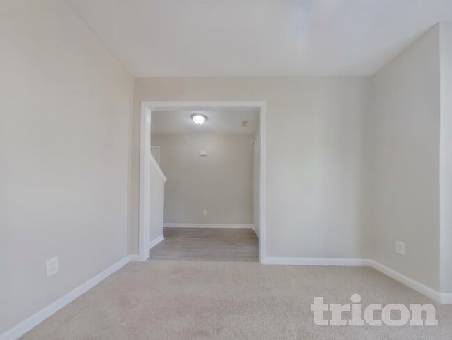 Photo - 341 Rosemont Ct