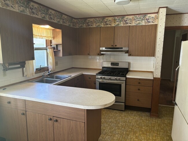 Photo - 412 Joan Ave SE